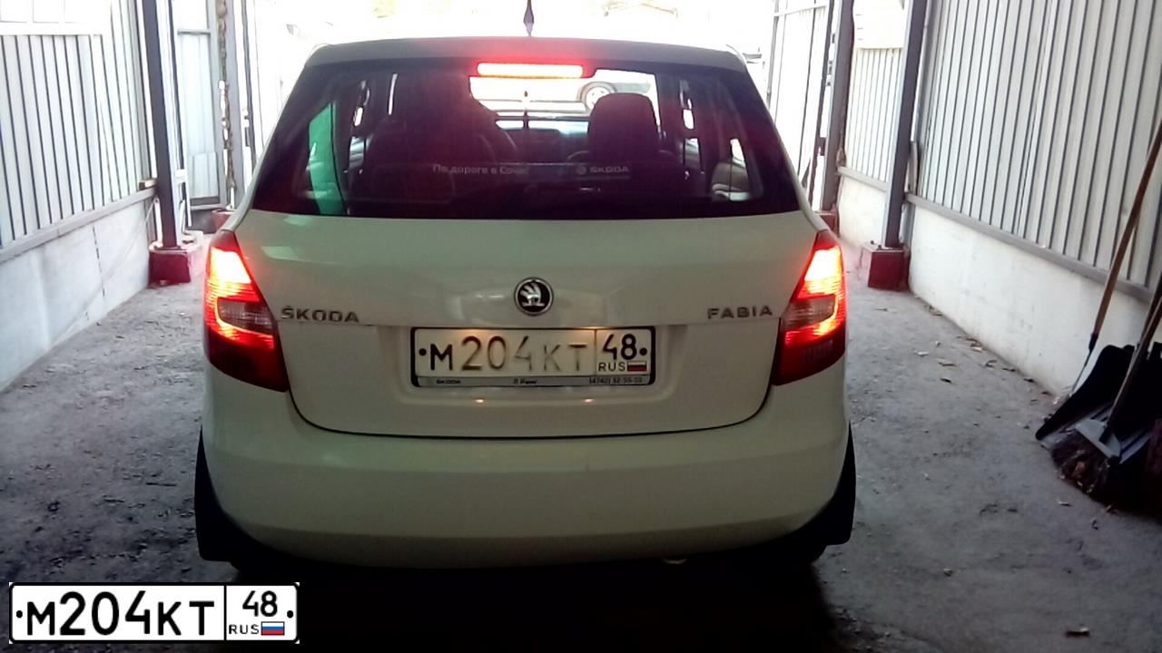 Фото автомобиля SKODA FABIA, 2013 — госномер М204КТ48. Цвет: БЕЛЫЙ