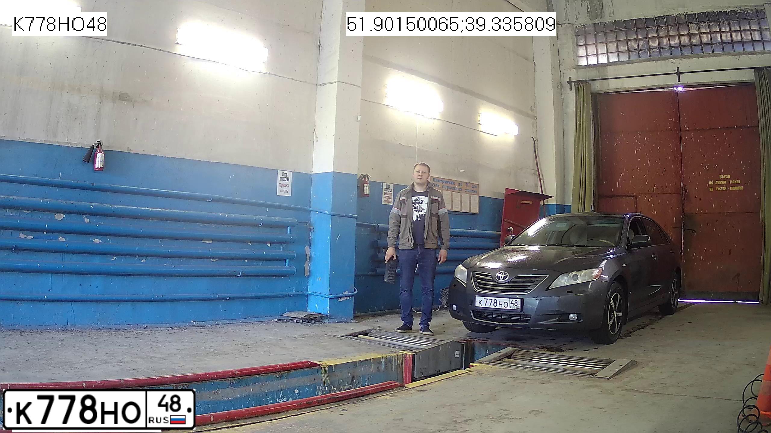 Фото автомобиля TOYOTA CAMRY, 2007 — госномер В033ОР36. Цвет: СЕРЫЙ
