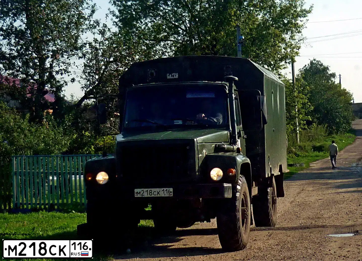 Фото автомобиля GAZ 3308 SADKO, 2007 — госномер М218СК116. Цвет: ЗАЩИТНЫЙ