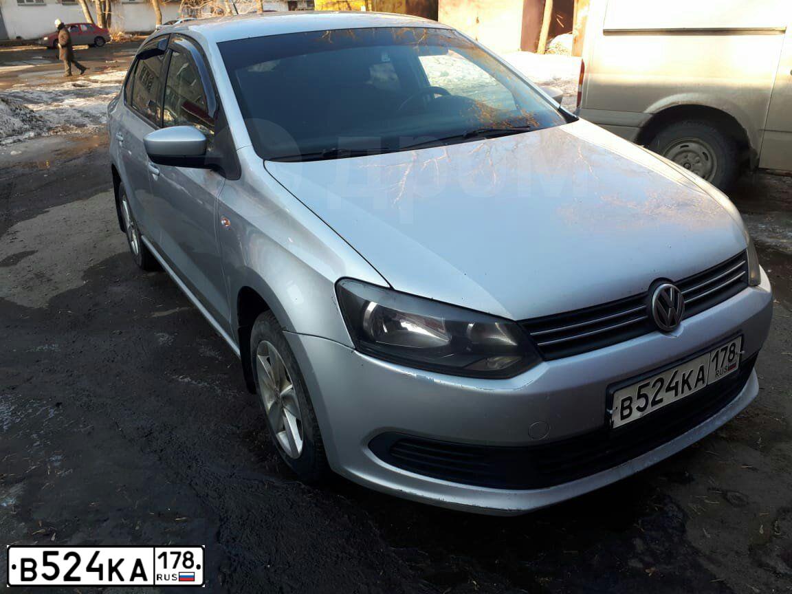 Фото автомобиля VOLKSWAGEN POLO, 2011 — госномер Х585МХ55. Цвет: СЕРЕБРИСТЫЙ