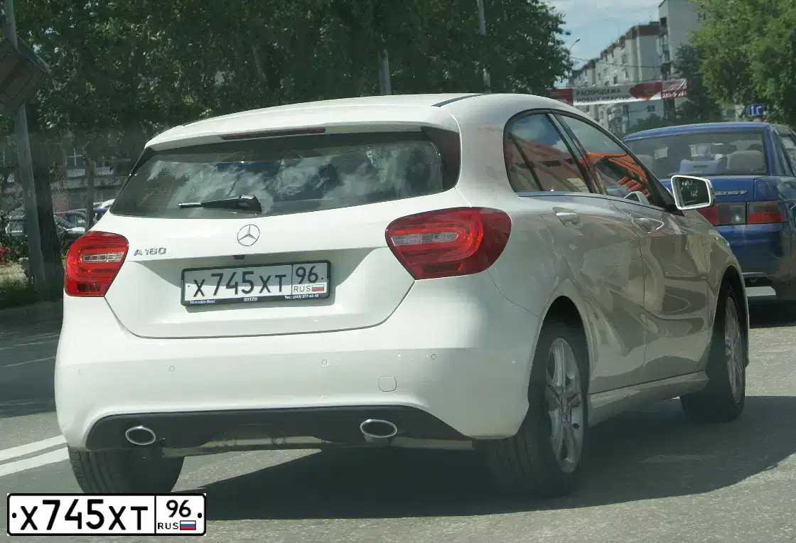 Фото автомобиля MERCEDES A-KLASSE, 2013 — госномер Т601АВ774. Цвет: Белый