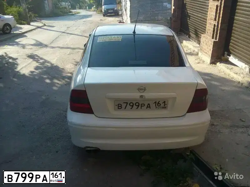 Фото автомобиля OPEL VECTRA, 1998 — госномер Т571ВО193. Цвет: Белый