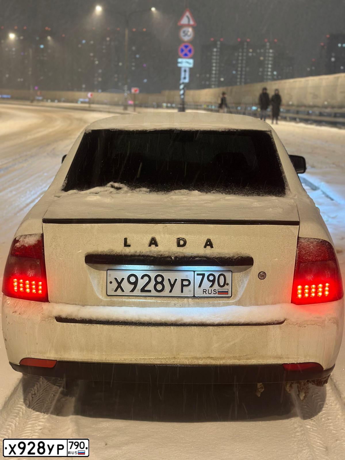 Фото автомобиля LADA 2170 PRIORA, 2012 — госномер Х928УР790. Цвет: Белый