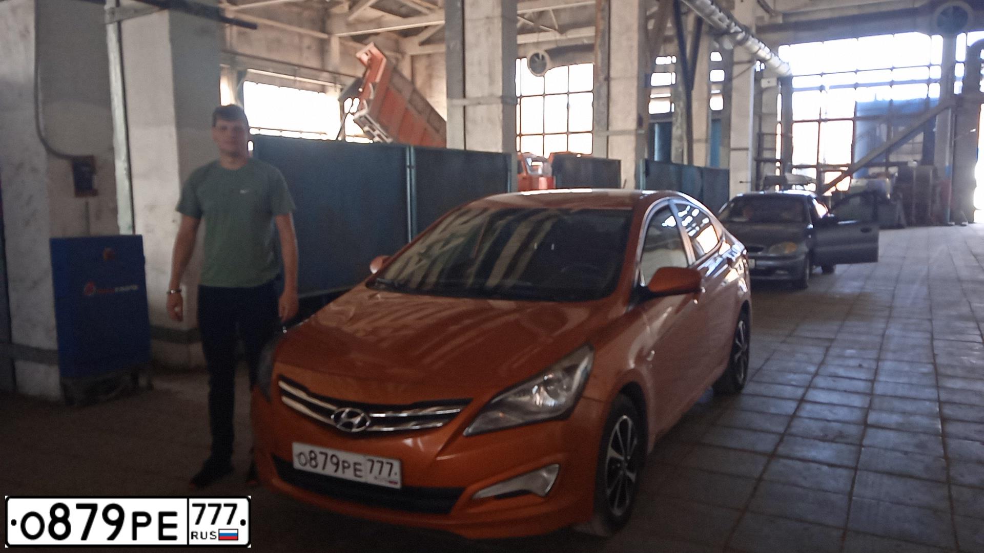 Фото автомобиля HYUNDAI SOLARIS, 2015 — госномер Х773ТМ797. Цвет: Оранжевый