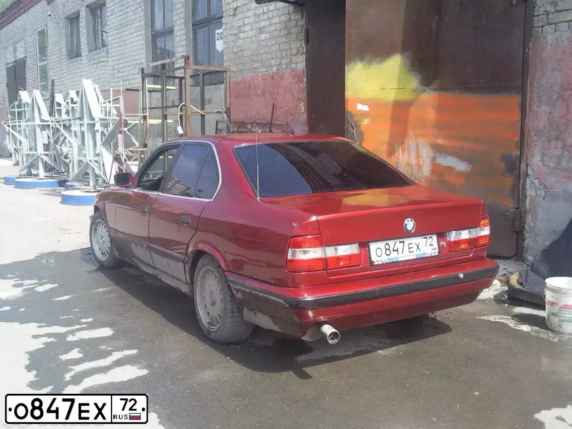Фото автомобиля BMW SERIE 5, 1992 — госномер О847ЕХ72. Цвет: ВИШНЕВЫЙ