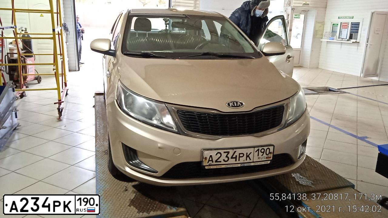 Фото автомобиля KIA RIO, 2011 — госномер А990УВ33. Цвет: БЕЖЕВЫЙ