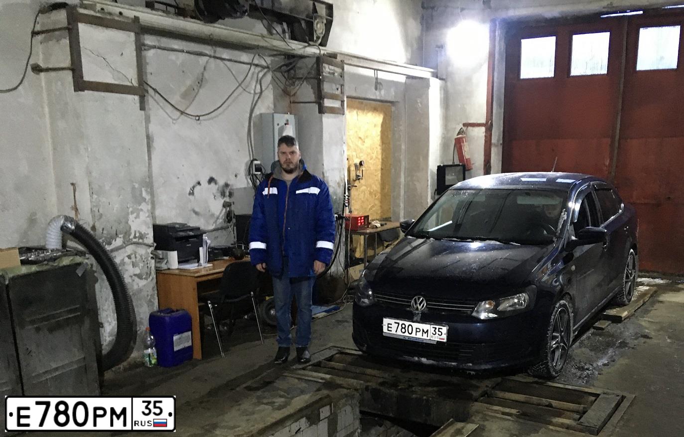 Фото автомобиля VOLKSWAGEN POLO, 2015 — госномер Е780РМ35. Цвет: ТЕМНО-СИНИЙ