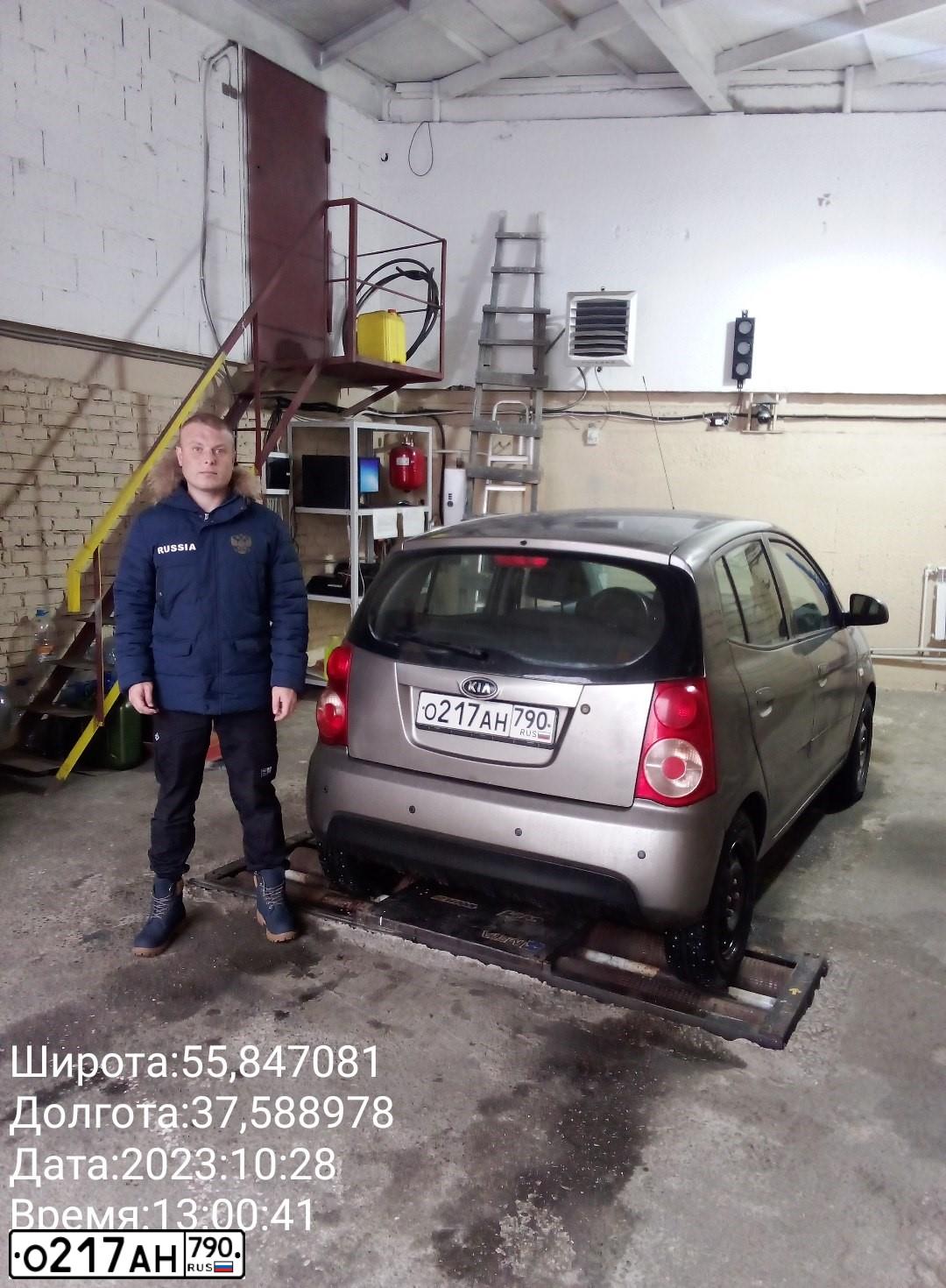 Фото автомобиля KIA PICANTO / MORNING, 2010 — госномер Н646ВР190. Цвет: Серый