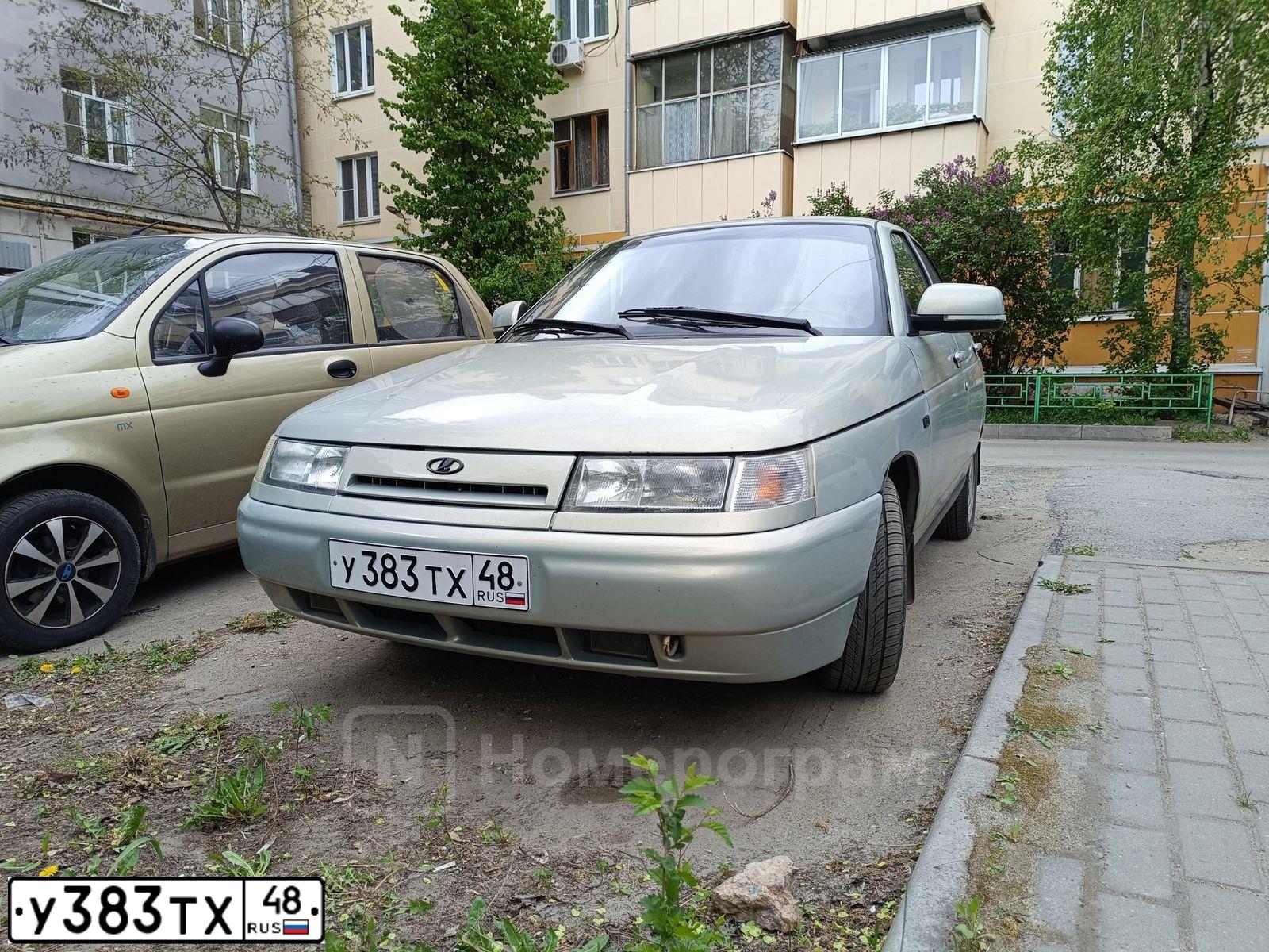 Фото автомобиля LADA 2110, 2004 — госномер У383ТХ48. Цвет: МОЛОЧНО-БЕЛЫЙ СЕРЕБРИСТЫЙ