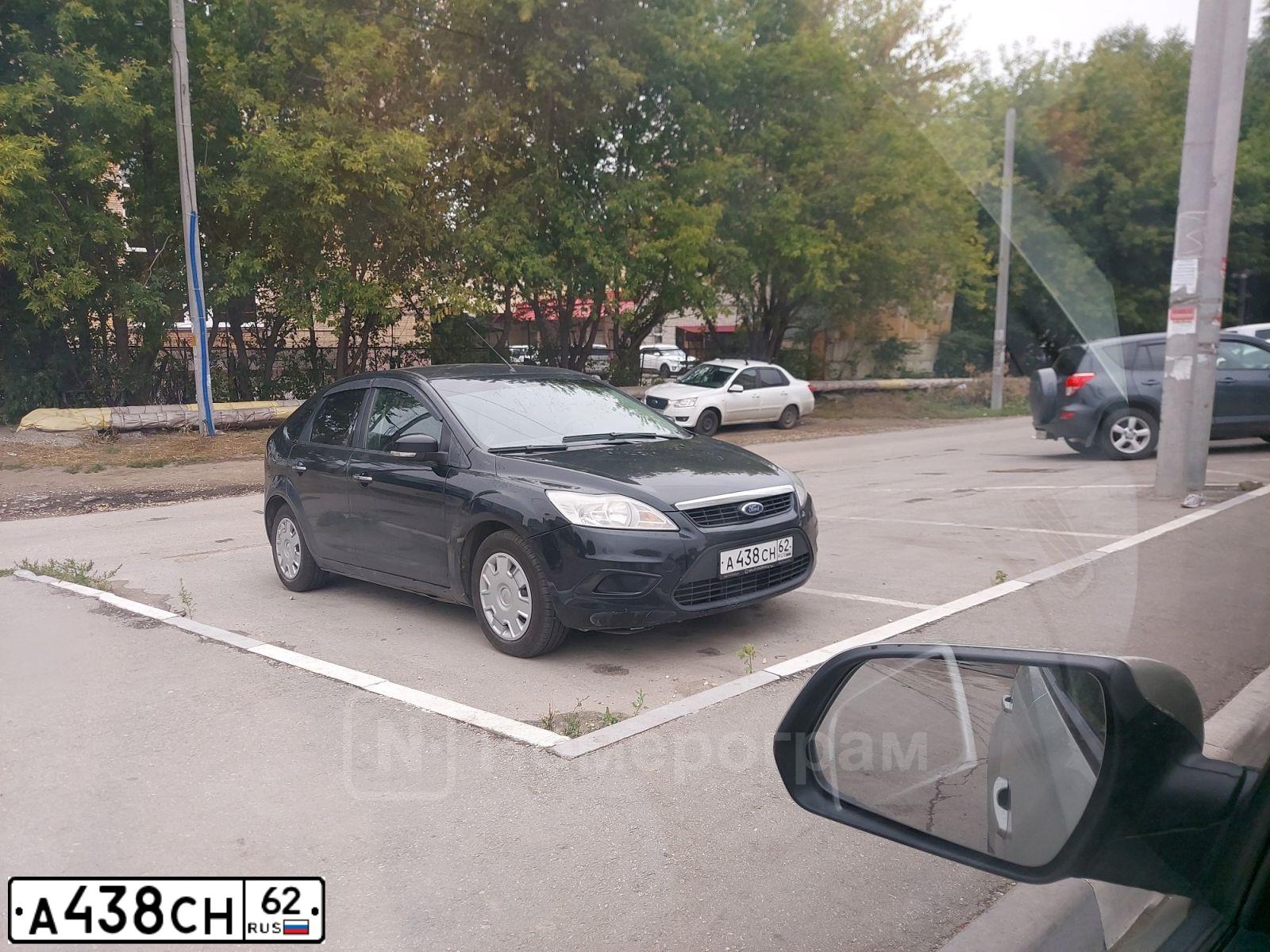 Фото автомобиля FORD FOCUS, 2010 — госномер А438СН62. Цвет: ЧЕРНЫЙ