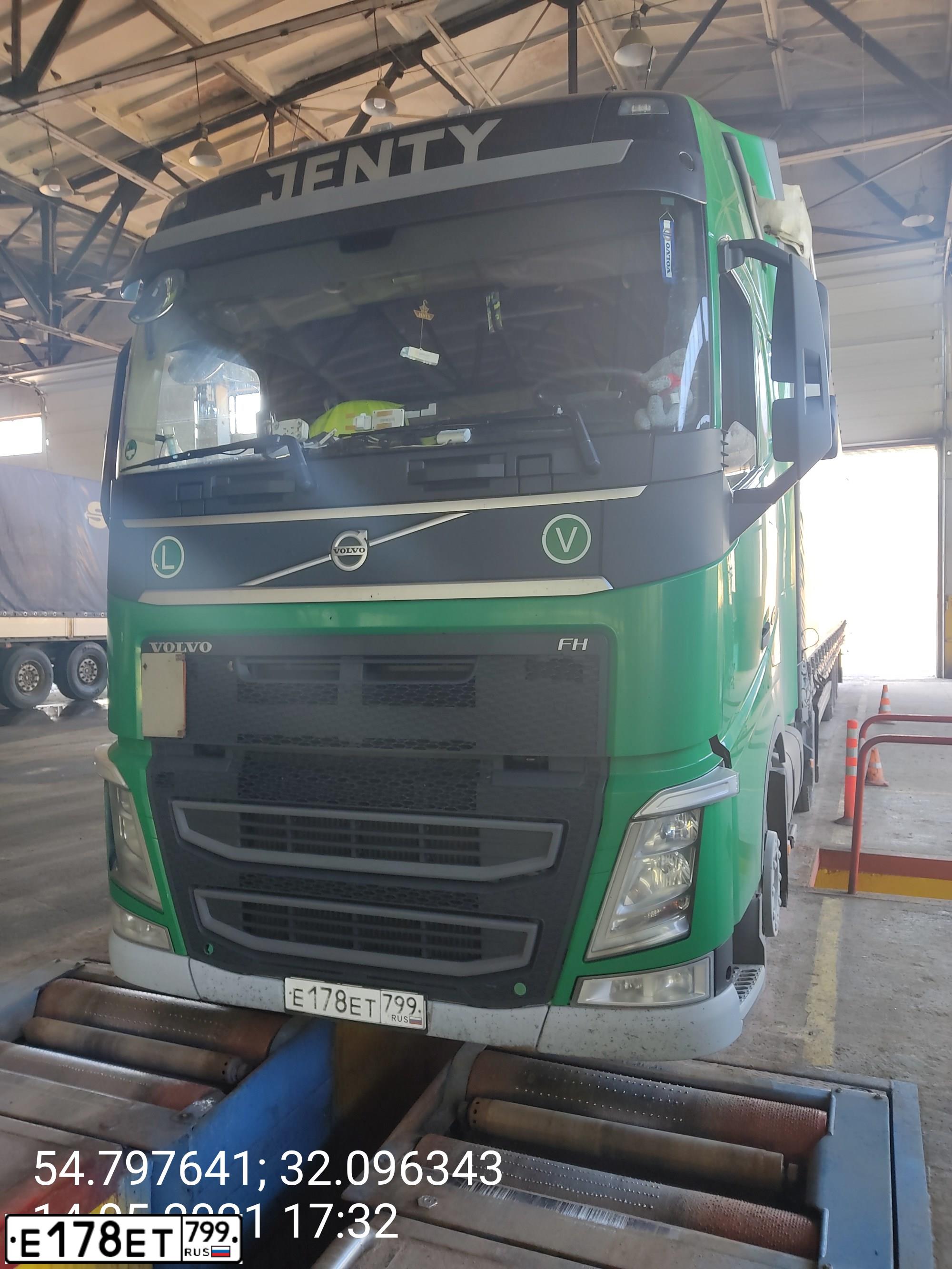 Фото автомобиля VOLVO SERIE FH /4X2/, 2018 — госномер Е178ЕТ799. Цвет: ЗЕЛЕНЫЙ