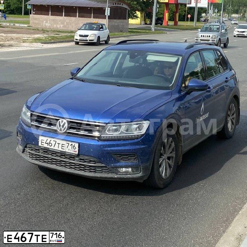 Фото автомобиля VOLKSWAGEN TIGUAN, 2020 — госномер Е467ТЕ716. Цвет: синий