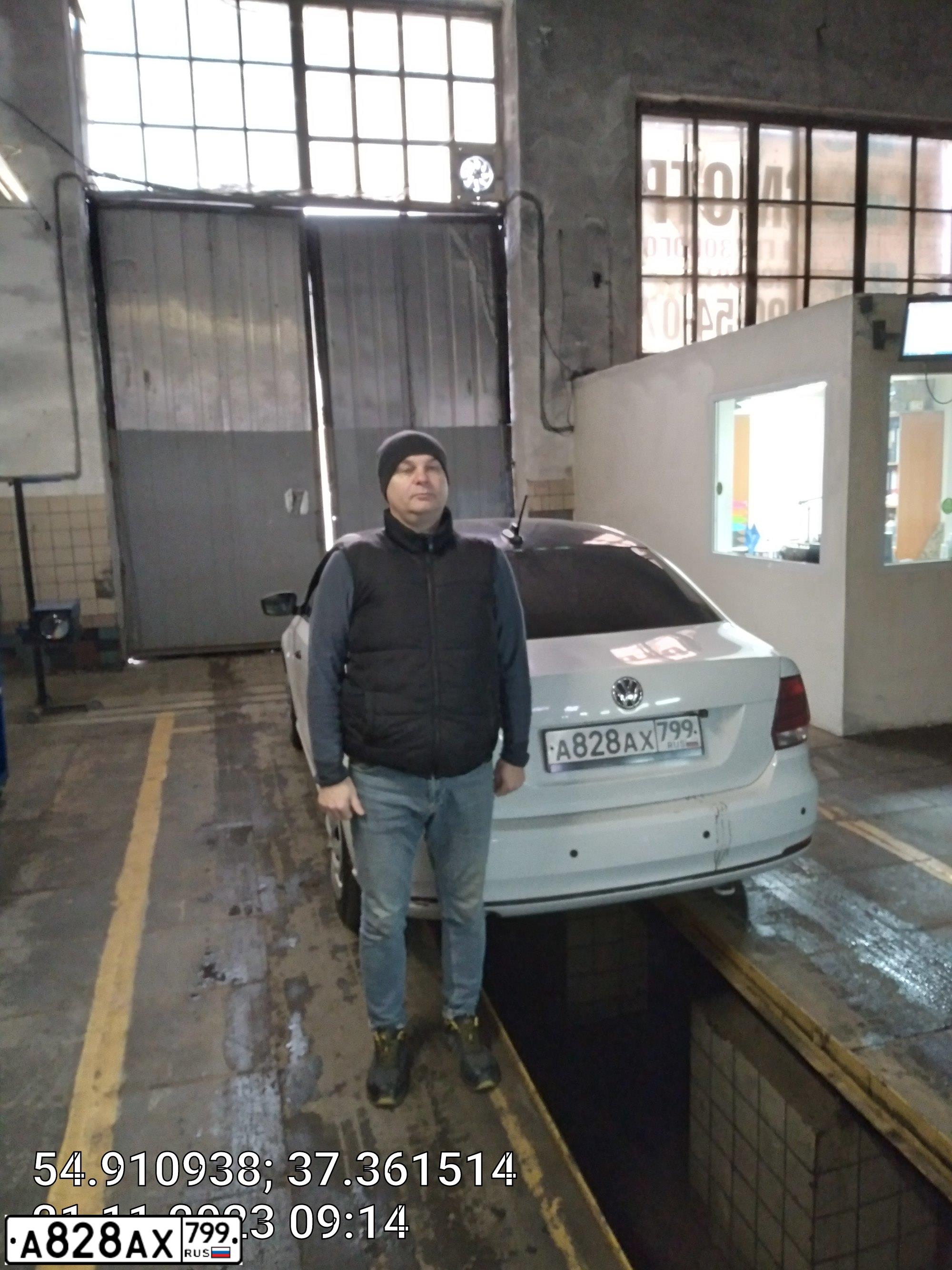 Фото автомобиля VOLKSWAGEN POLO, 2017 — госномер М681НР761. Цвет: Белый