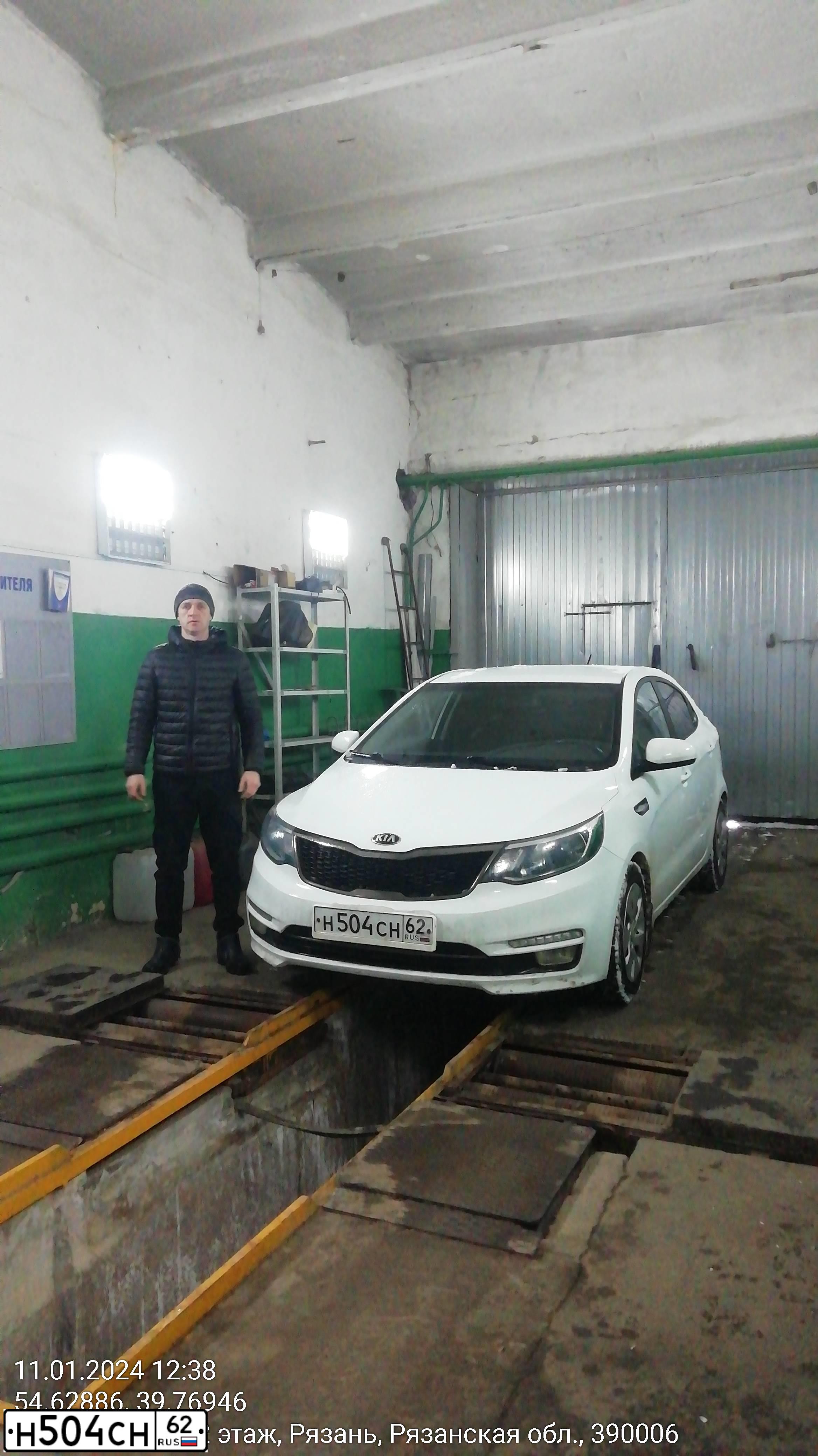 Фото автомобиля LADA 2114 SAMARA, 2011 — госномер Т601ХЕ96. Цвет: СИНИЙ