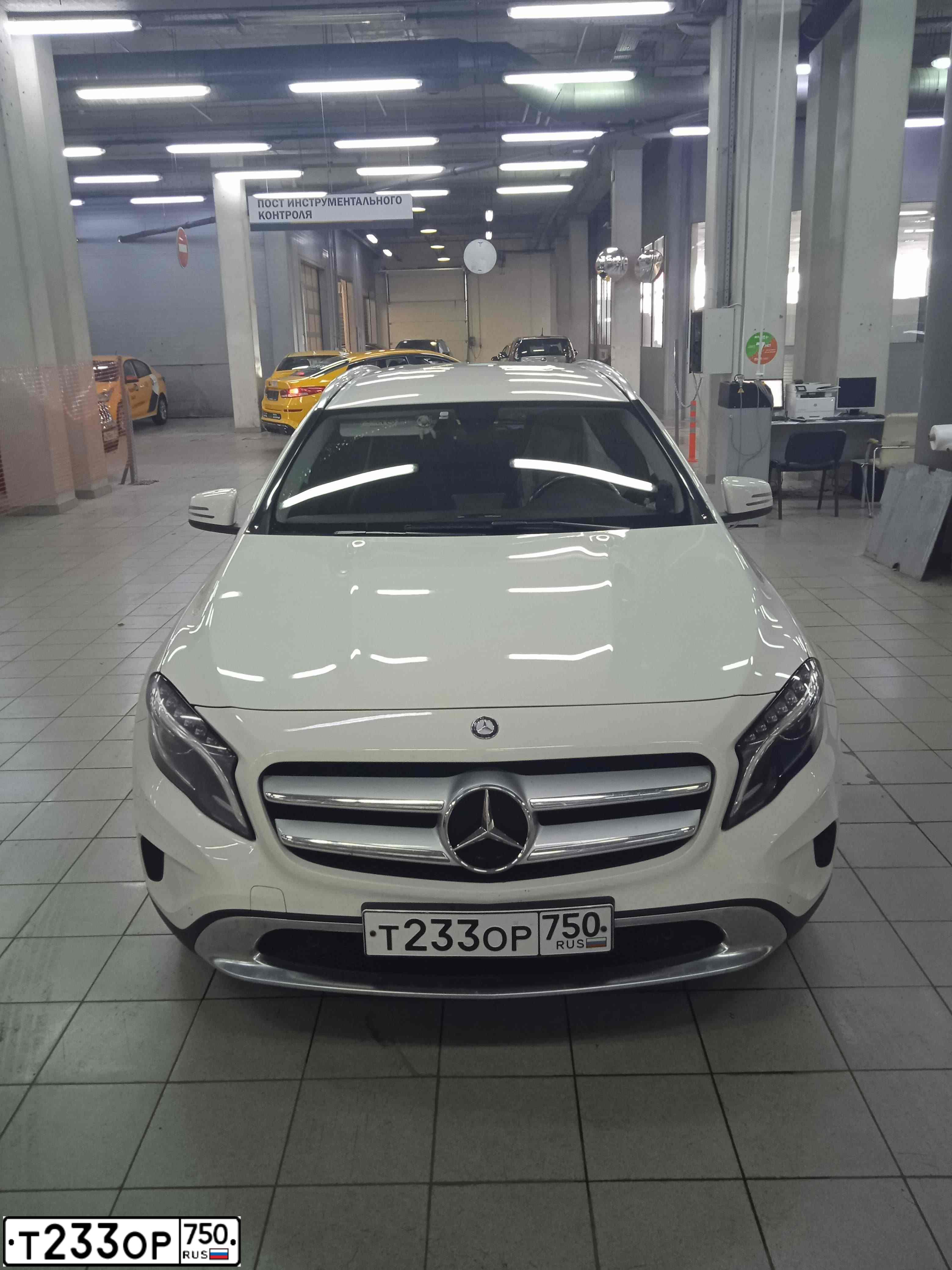 Фото автомобиля MERCEDES GLA-KLASSE, 2014 — госномер Т233ОР750. Цвет: Белый