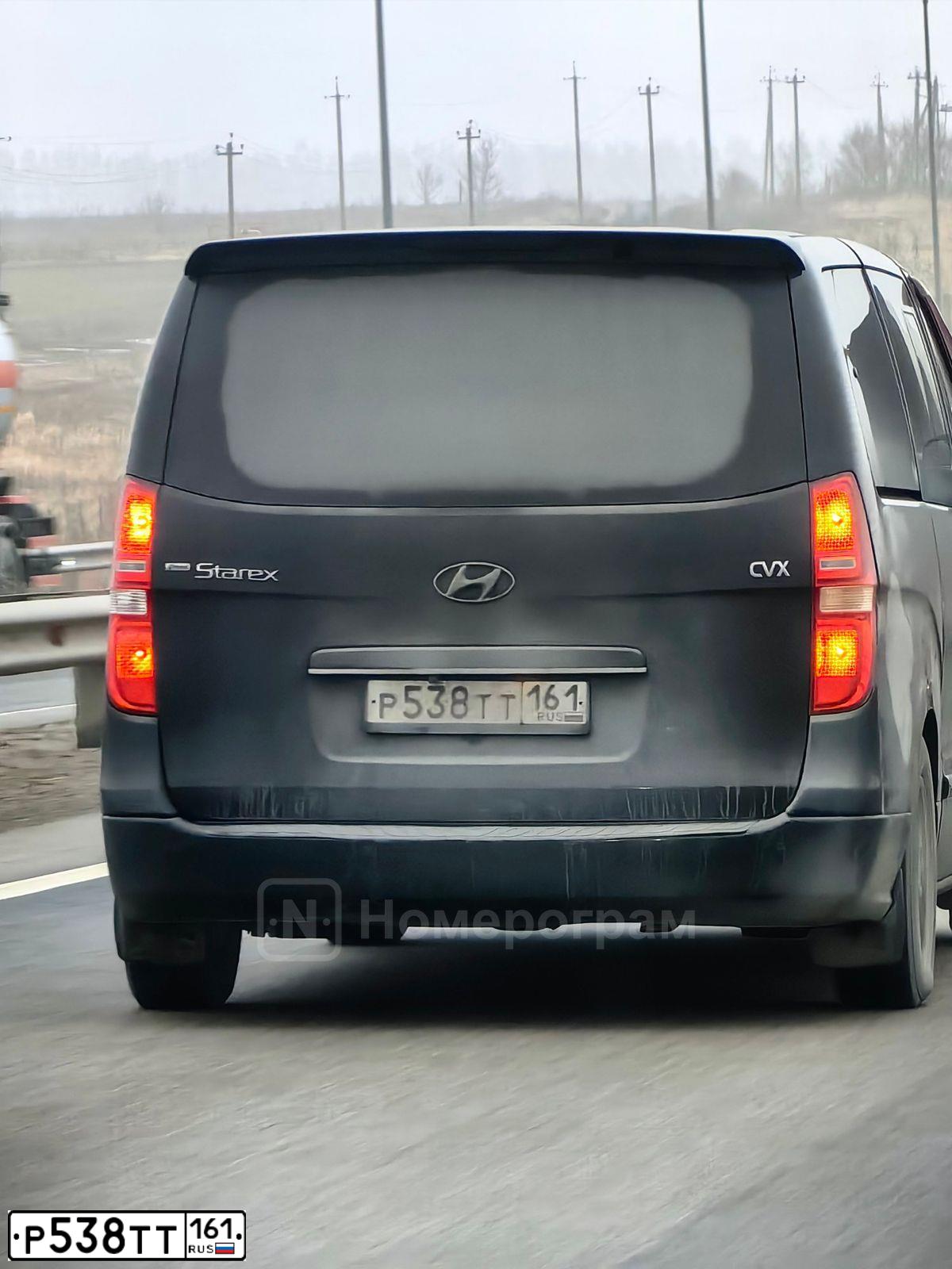 Фото автомобиля HYUNDAI GRAND STAREX, 2008 — госномер Р538ТТ161. Цвет: ЧЕРНЫЙ