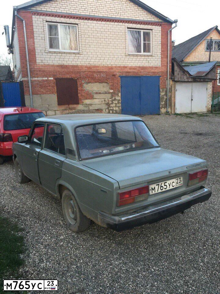 Фото автомобиля LADA 2107, 1996 — госномер М765УС23. Цвет: СВЕТЛО-СЕРЫЙ