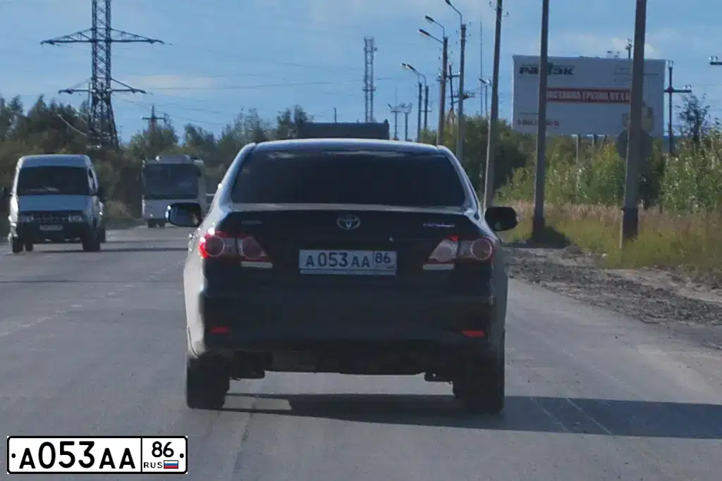 Фото автомобиля TOYOTA COROLLA, 2013 — госномер А053АА86. Цвет: ЧЕРНЫЙ