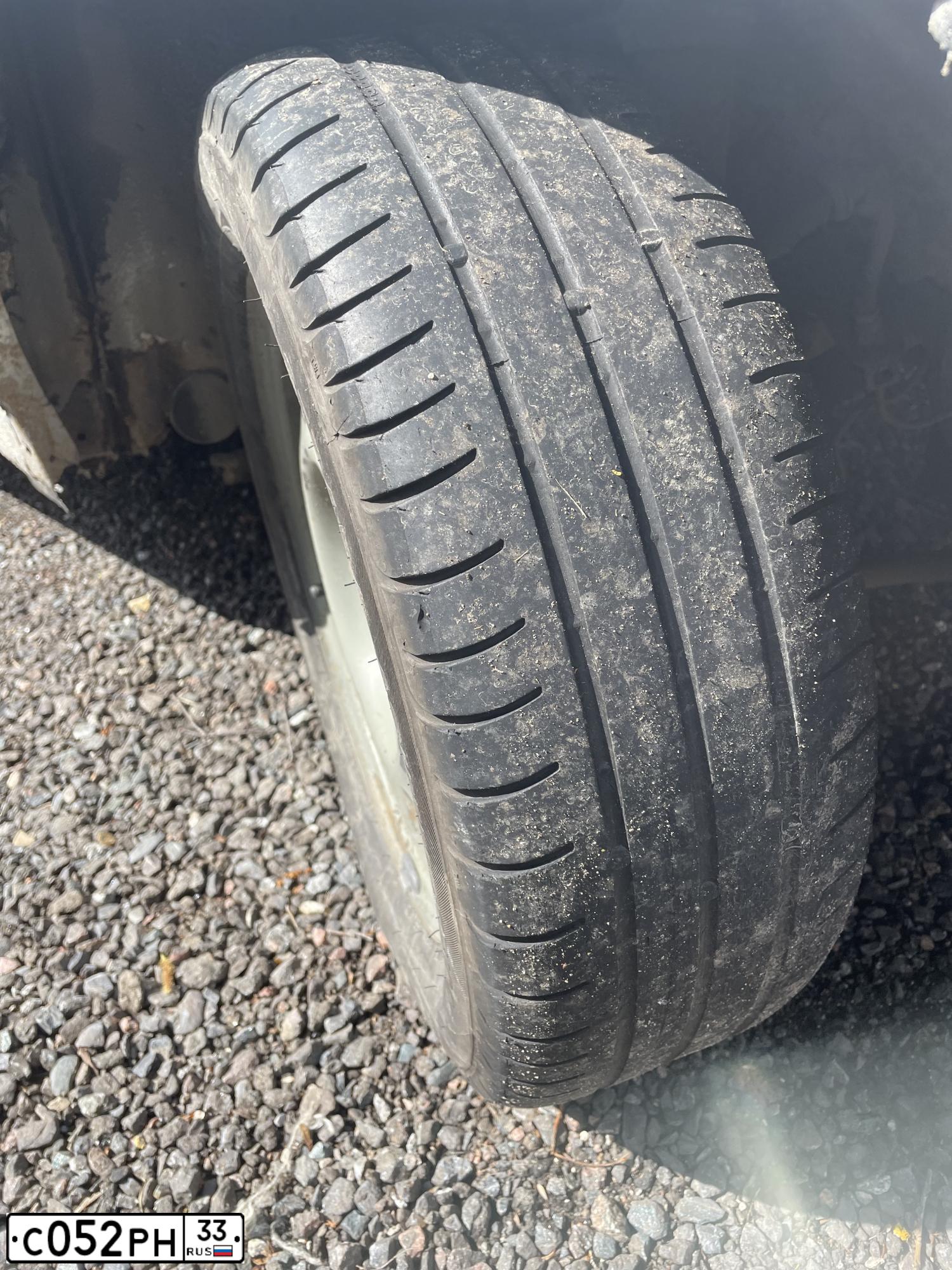 Фото автомобиля LADA 2112 LADA, 2003 — госномер С052РН33. Цвет: СЕРЕБРИСТО-БЕЛЫЙ