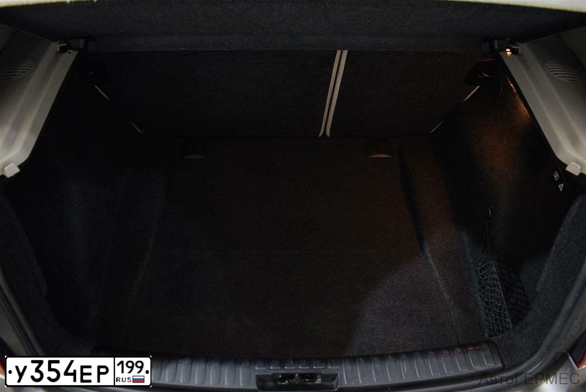 Фото автомобиля BMW SERIE 1, 2008 — госномер Т533ТК199. Цвет: СВЕТЛО-КОРИЧНЕВЫЙ