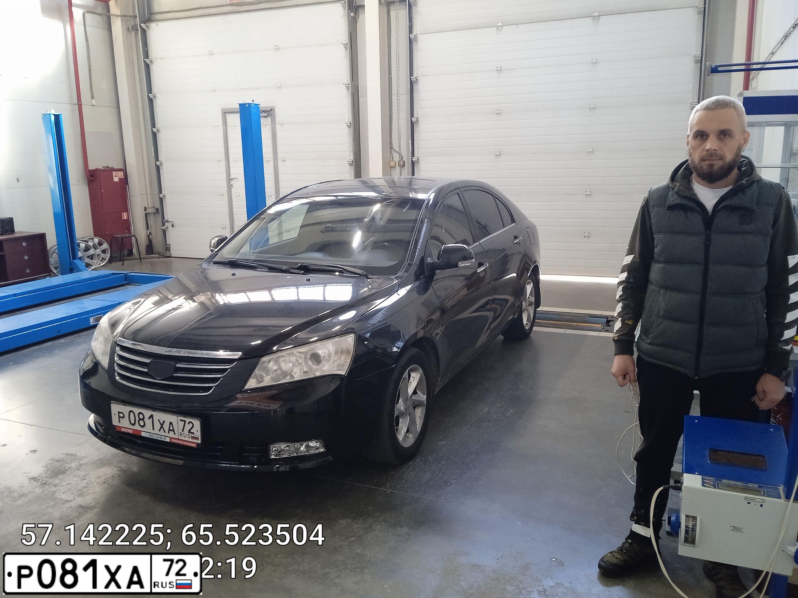 Фото автомобиля GEELY EMGRAND, 2015 — госномер Р081ХА72. Цвет: ЧЕРНЫЙ