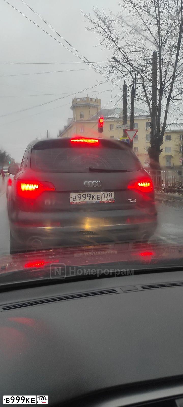 Фото автомобиля AUDI Q7, 2013 — госномер А760ХМ252. Цвет: ЧЕРНО-СЕРЫЙ