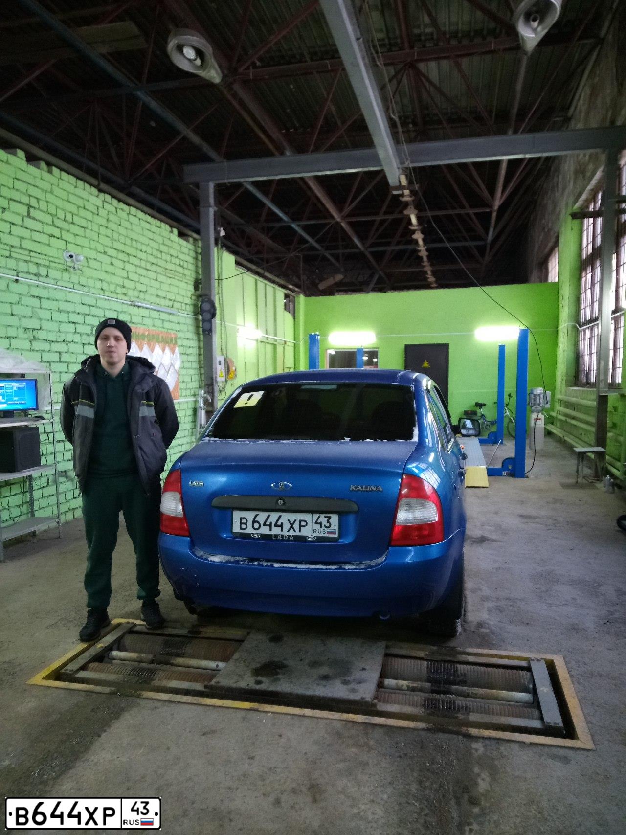 Фото автомобиля LADA 1118 KALINA, 2008 — госномер В644ХР43. Цвет: ЯРКО-СИНИЙ