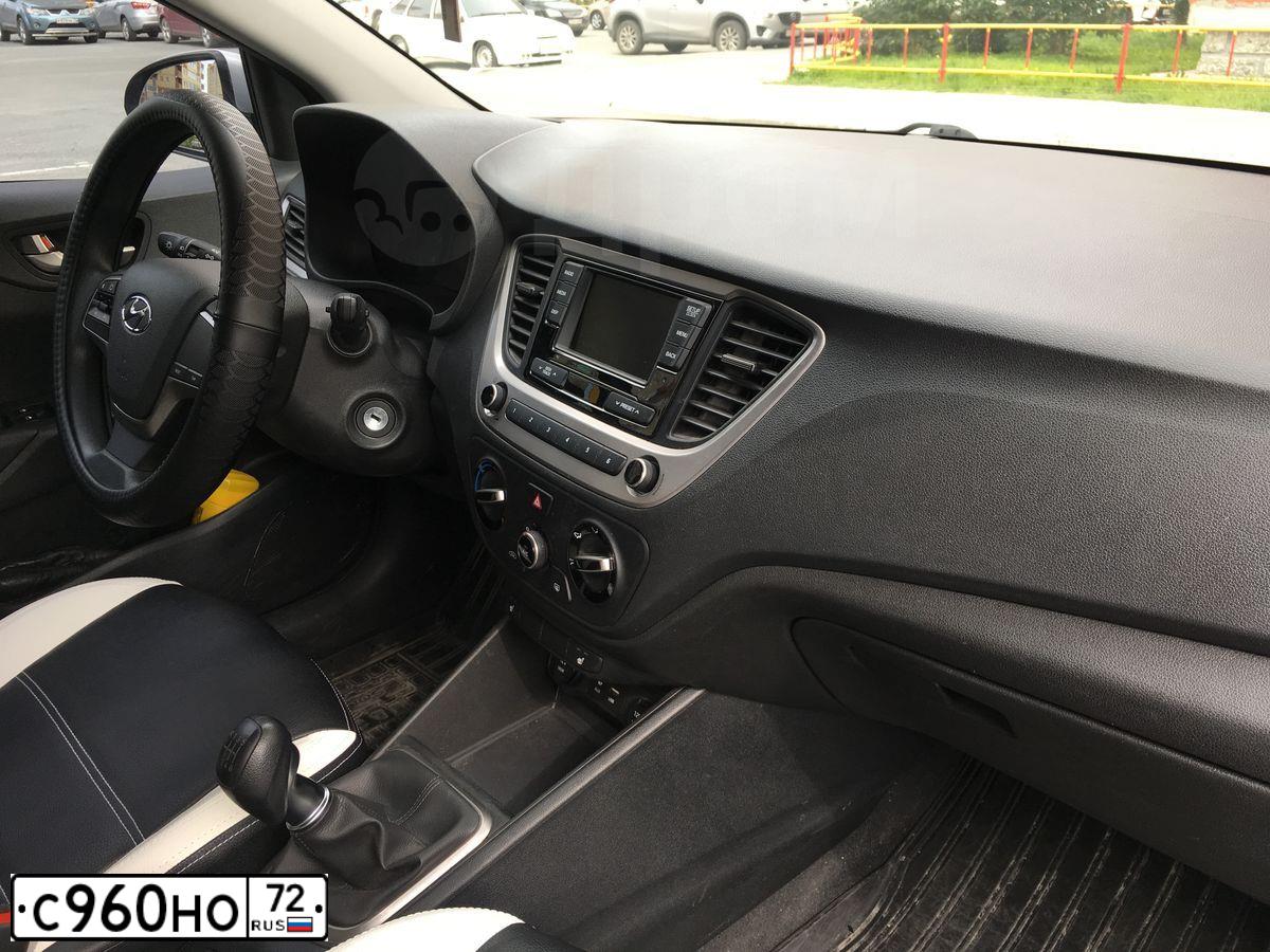 Фото автомобиля HYUNDAI SOLARIS, 2018 — госномер Х063КМ72. Цвет: Серебристый