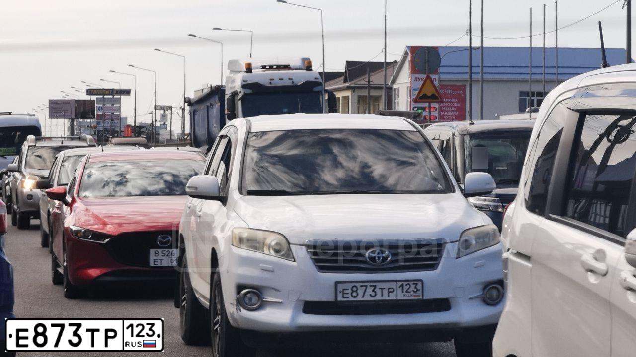 Фото автомобиля TOYOTA RAV4, 2010 — госномер Е873ТР123. Цвет: Белый