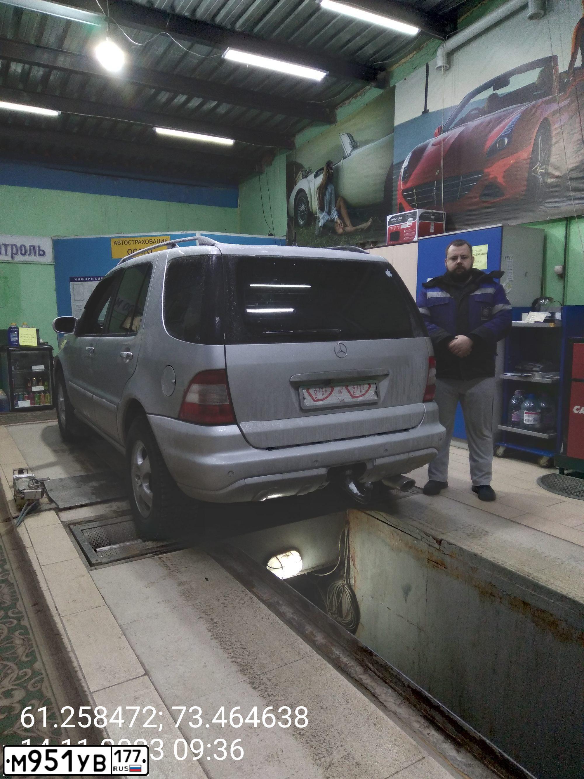Фото автомобиля MERCEDES M-KLASSE, 2004 — госномер А994УР174. Цвет: СЕРЕБРИСТЫЙ
