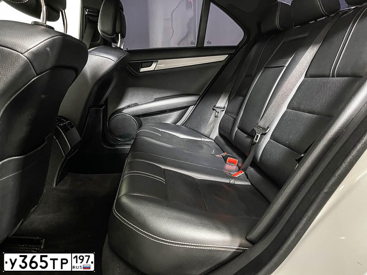 Фото автомобиля MERCEDES C-KLASSE, 2012 — госномер Р768ОС750. Цвет: Белый