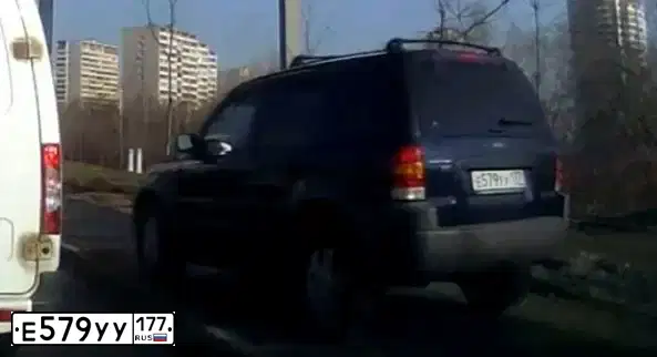 Фото автомобиля FORD ESCAPE, 2002 — госномер Е579УУ177. Цвет: СИНИЙ