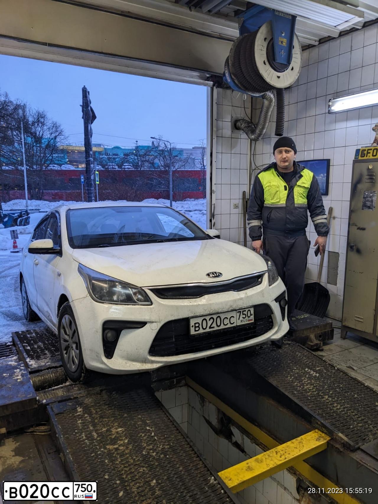 Фото автомобиля KIA RIO, 2018 — госномер Е799ЕО977