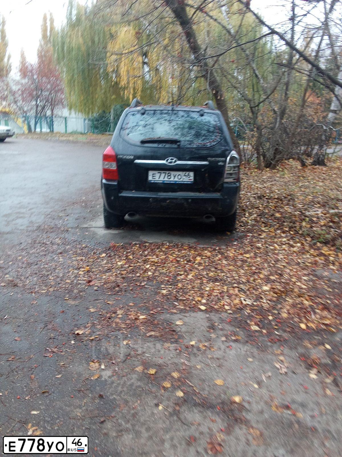 Фото автомобиля HYUNDAI TUCSON, 2005 — госномер Е778УО46. Цвет: ЧЕРНЫЙ