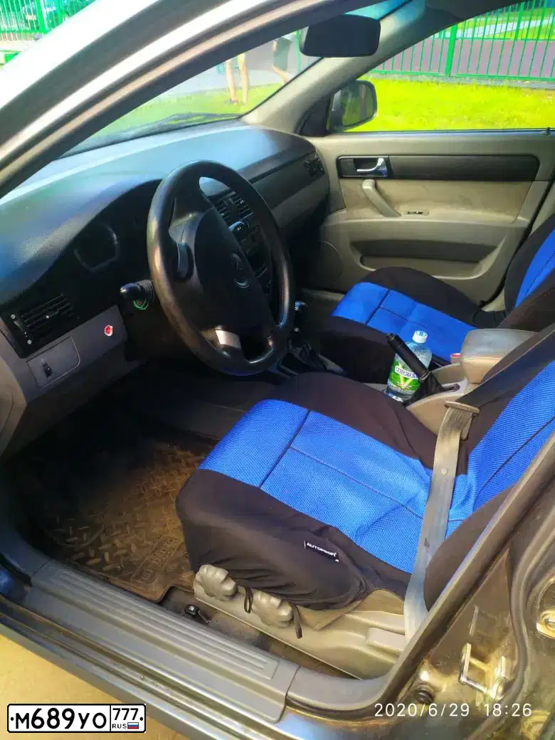 Фото автомобиля DAEWOO GENTRA, 2014 — госномер М689УО777. Цвет: ТЕМНО-СЕРЫЙ