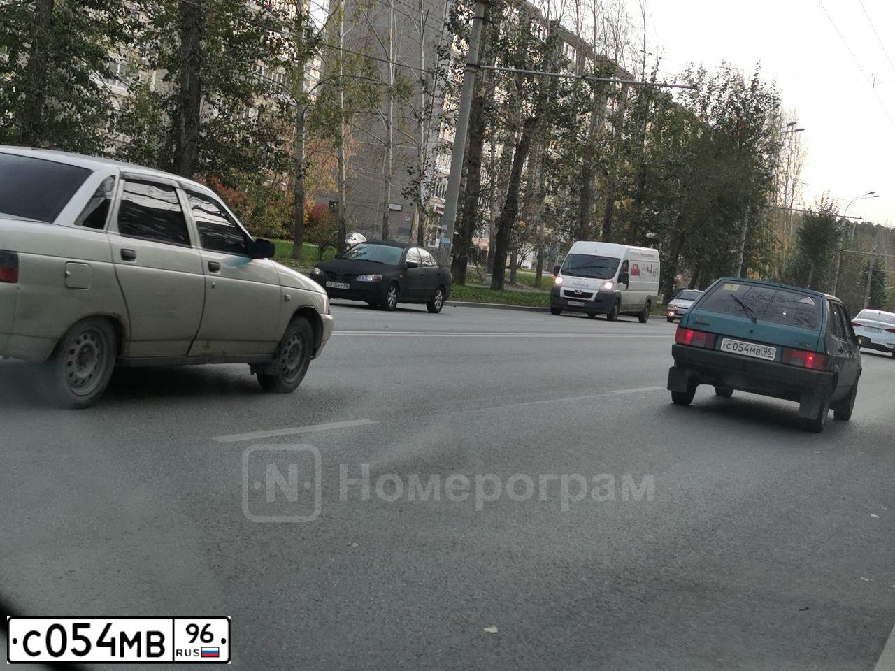 Фото автомобиля LADA 2109 SAMARA, 2001 — госномер Н605СА66. Цвет: СЕРЕБРИСТО-ЗЕЛЕНЫЙ