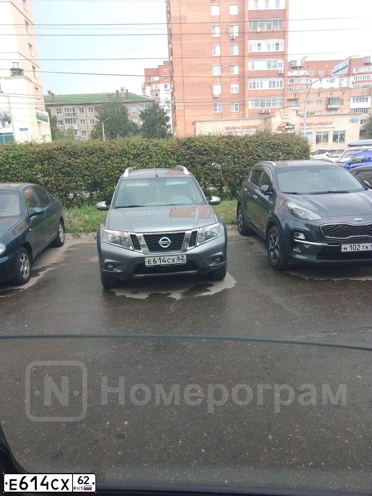 Фото автомобиля NISSAN TERRANO, 2018 — госномер Е614СХ62. Цвет: СЕРЫЙ