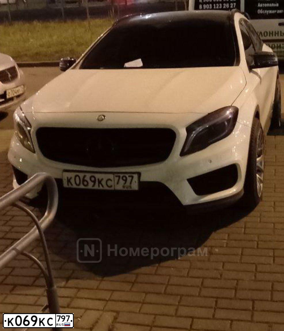 Фото автомобиля MERCEDES GLA-KLASSE, 2015 — госномер К069КС797. Цвет: Белый