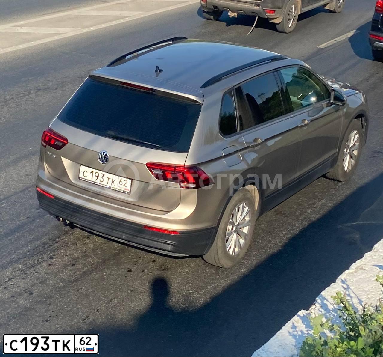 Фото автомобиля VOLKSWAGEN TIGUAN, 2020 — госномер С193ТК62. Цвет: Коричневый