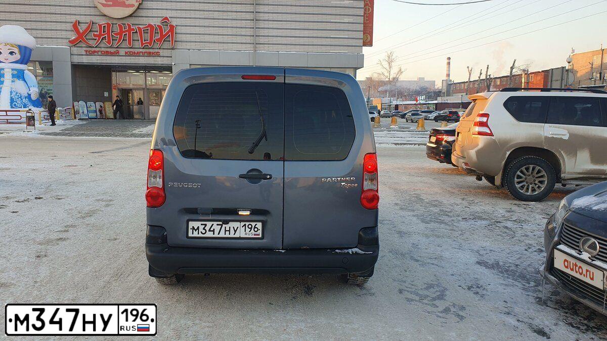 Фото автомобиля PEUGEOT PARTNER, 2010 — госномер М347НУ196. Цвет: СЕРЫЙ