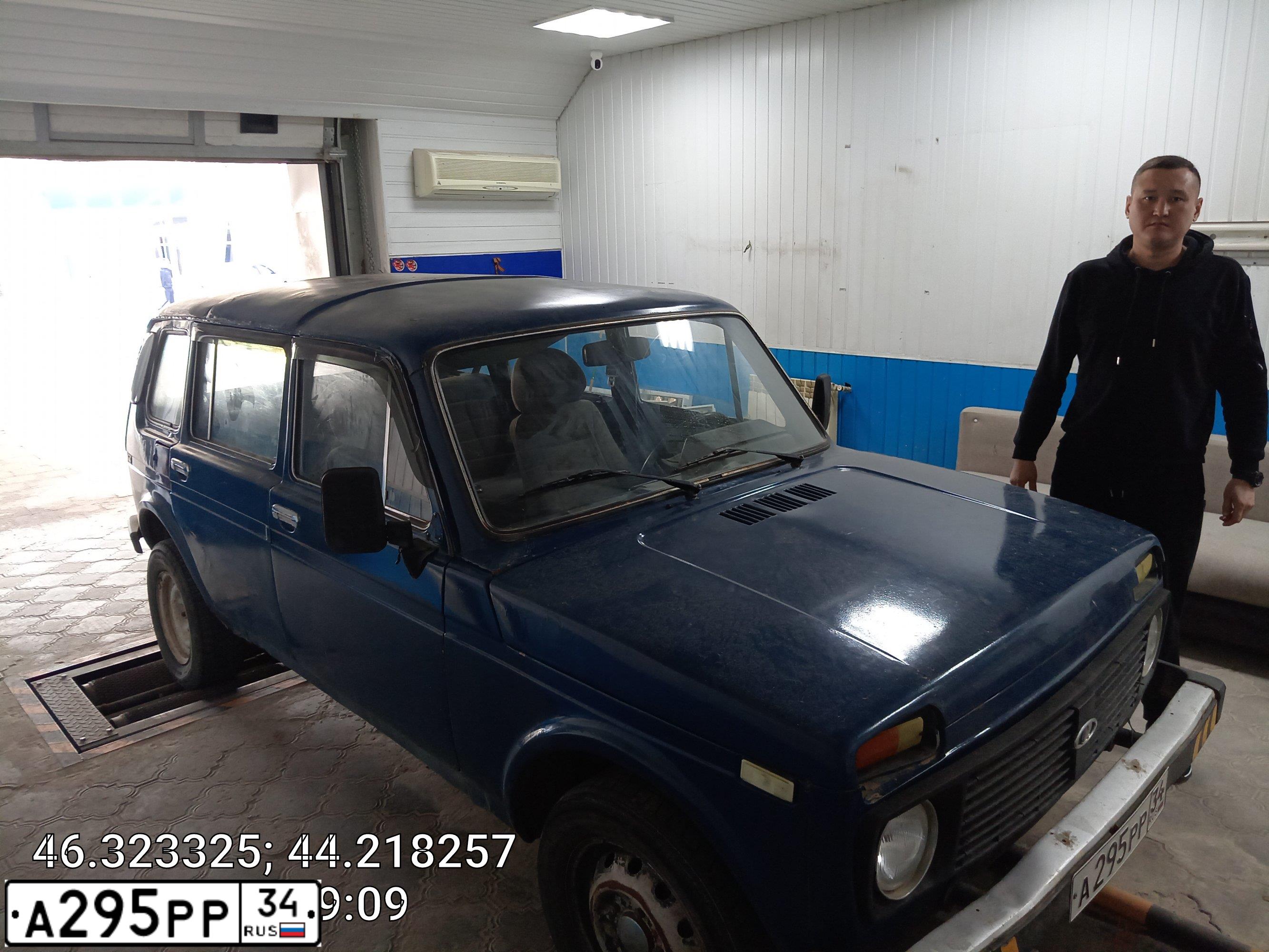 Фото автомобиля LADA 2131 NIVA, 1996 — госномер А295РР34. Цвет: ЛАЗУРНО СИНИЙ