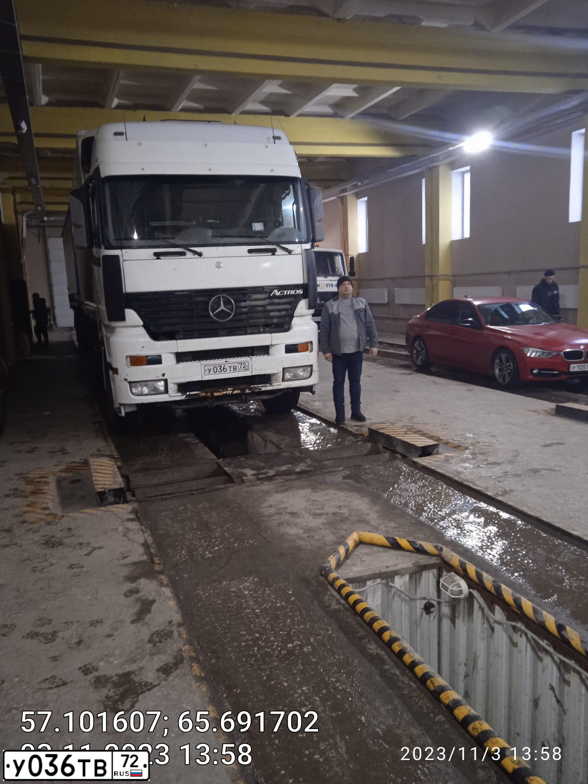 Фото автомобиля MERCEDES ACTROS, 2002 — госномер У036ТВ72. Цвет: Белый