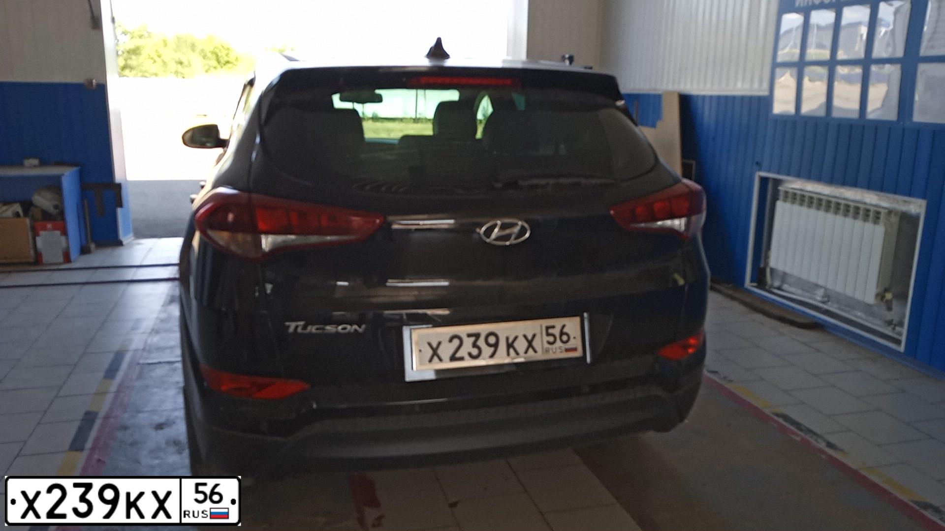 Фото автомобиля HYUNDAI TUCSON, 2017 — госномер Х239КХ56. Цвет: ЧЕРНЫЙ