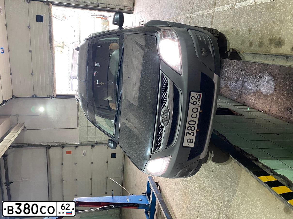 Фото автомобиля LADA LARGUS, 2016 — госномер В380СО62. Цвет: ЧЕРНЫЙ