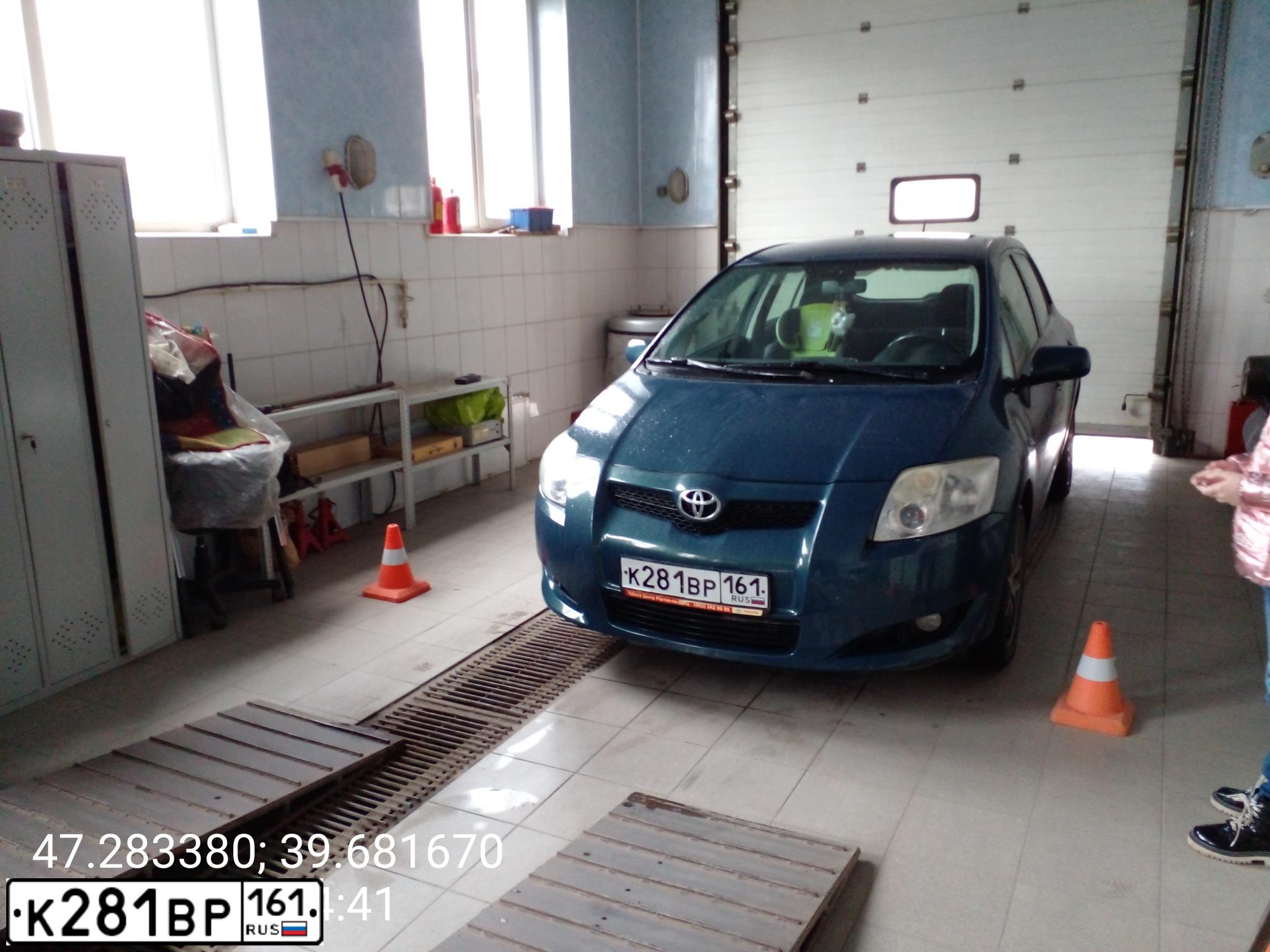 Фото автомобиля TOYOTA AURIS, 2007 — госномер К281ВР161. Цвет: СИНИЙ ТЕМНЫЙ