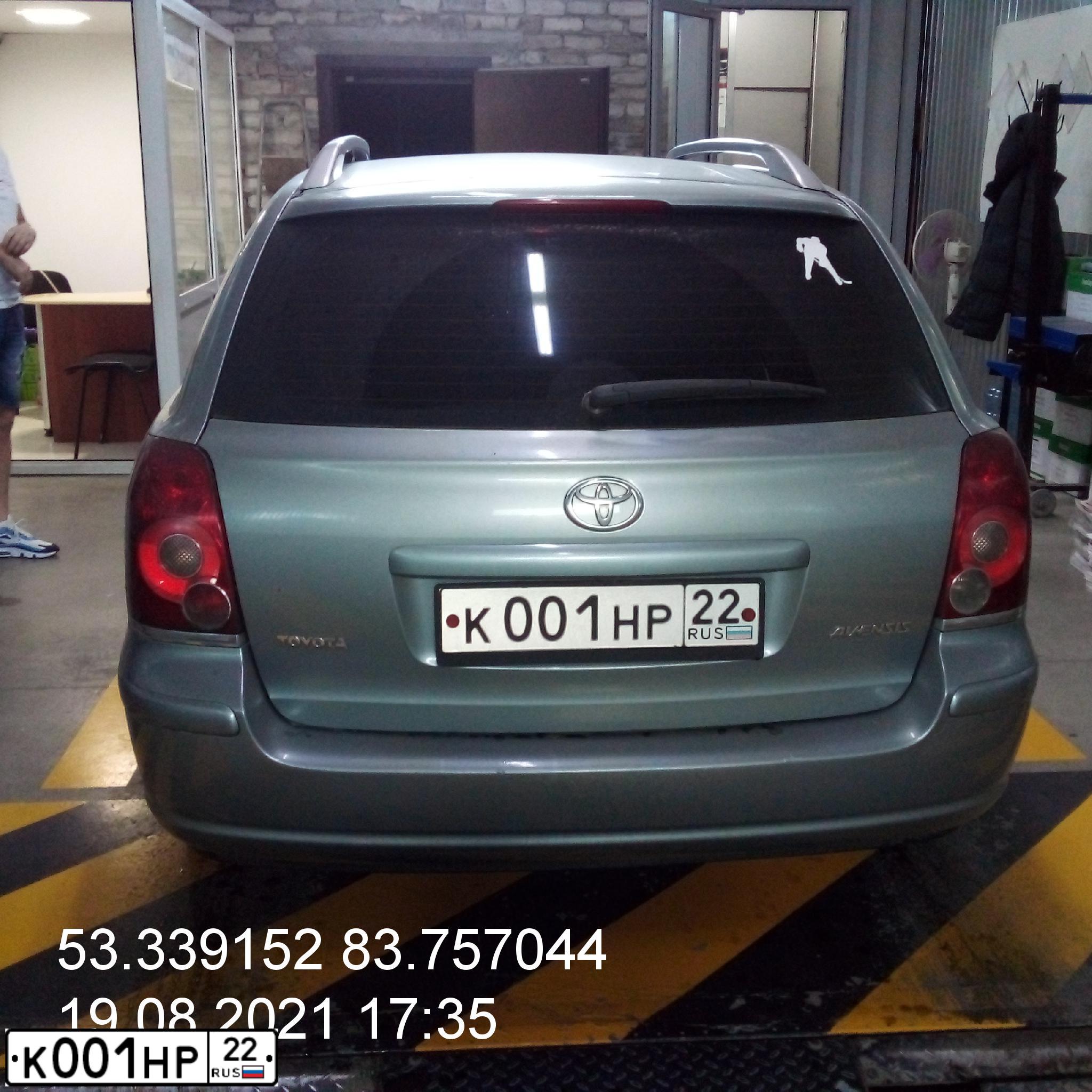 Фото автомобиля TOYOTA AVENSIS, 2007 — госномер К001НР22. Цвет: СЕРЫЙ