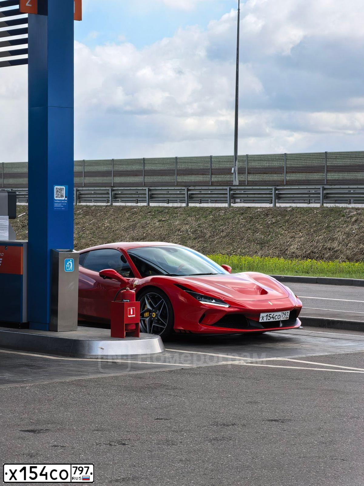 Фото автомобиля FERRARI F8 TRIBUTO, 2020 — госномер Х154СО797. Цвет: Красный