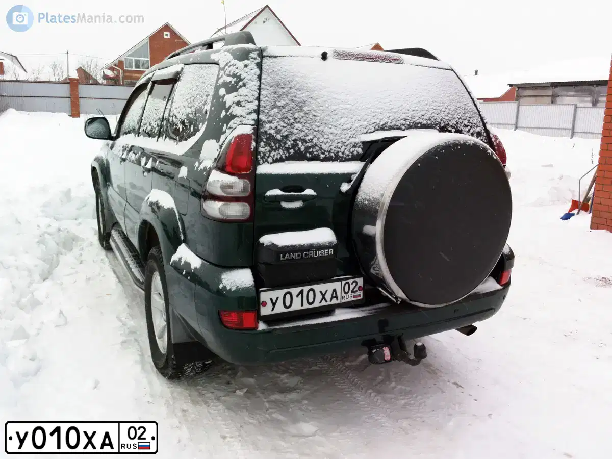Фото автомобиля TOYOTA LANDCRUISER, 2004 — госномер У010ХА02. Цвет: Темно-зеленый
