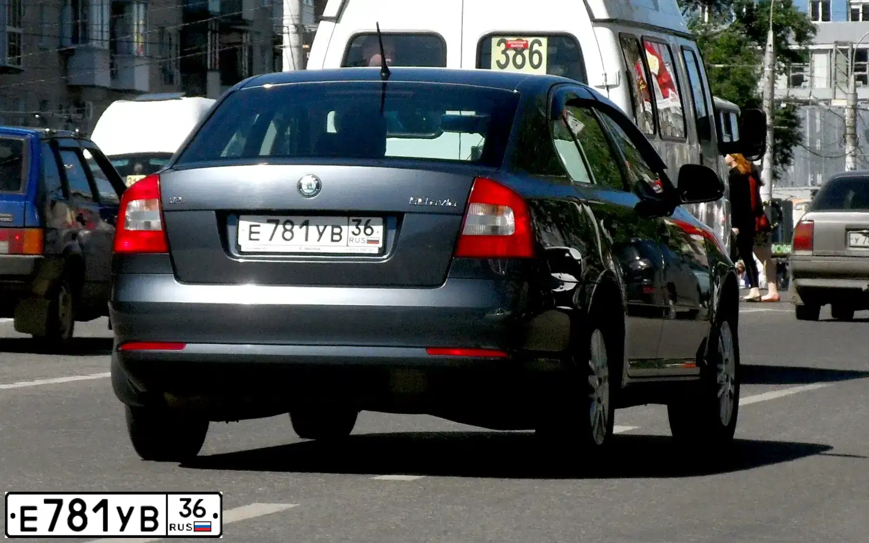 Фото автомобиля SKODA OCTAVIA, 2012 — госномер Е781УВ36. Цвет: ТЕМНО-СЕРЫЙ