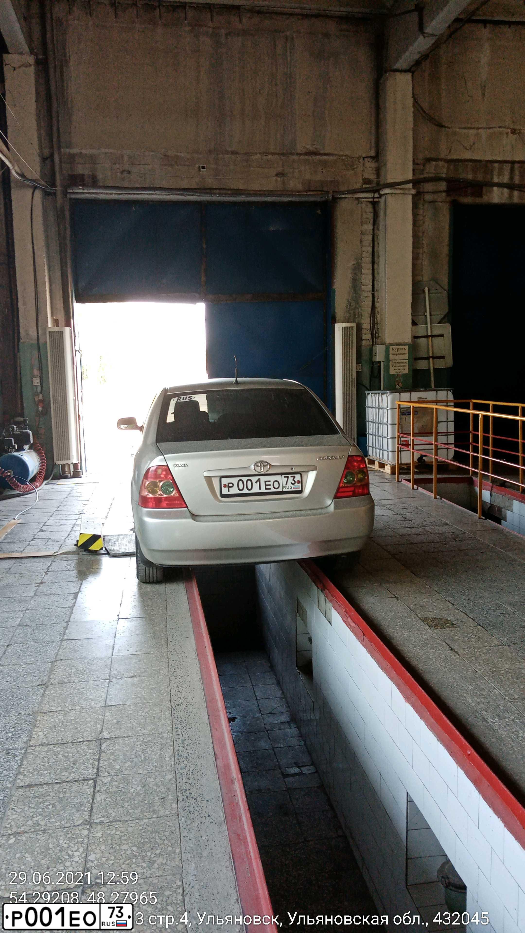 Фото автомобиля TOYOTA COROLLA, 2006 — госномер А448ХМ155. Цвет: СЕРЕБРИСТЫЙ